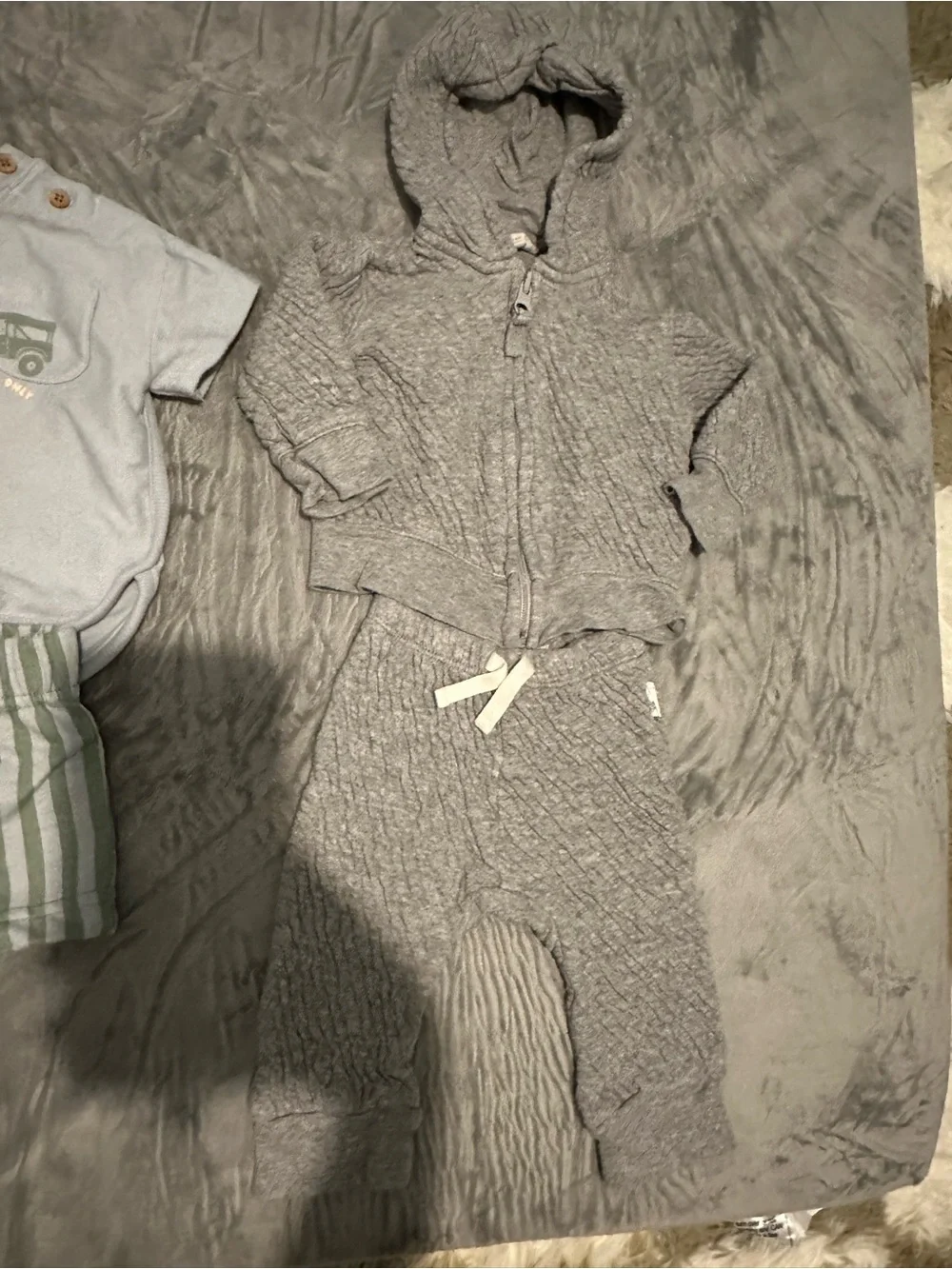 5/$25 Baby bundle (3 outfits)